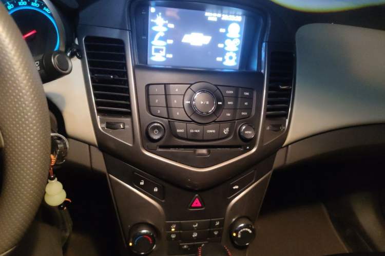 Used Chevrolet Cruze 2015 1.5L Classic SE AT Audio And AC Panel