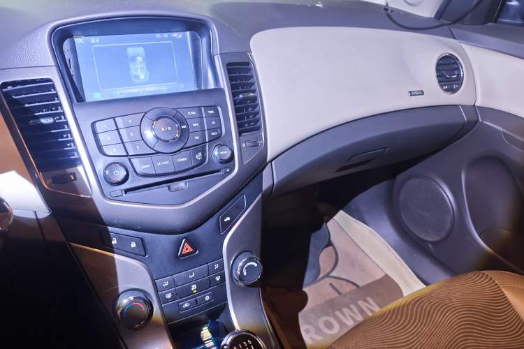Used Chevrolet Cruze 2015 1.5L Classic SE MT Audio And AC Panel