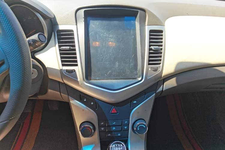 Used Chevrolet Cruze 2015 1.5L Classic SL MT Audio And AC Panel