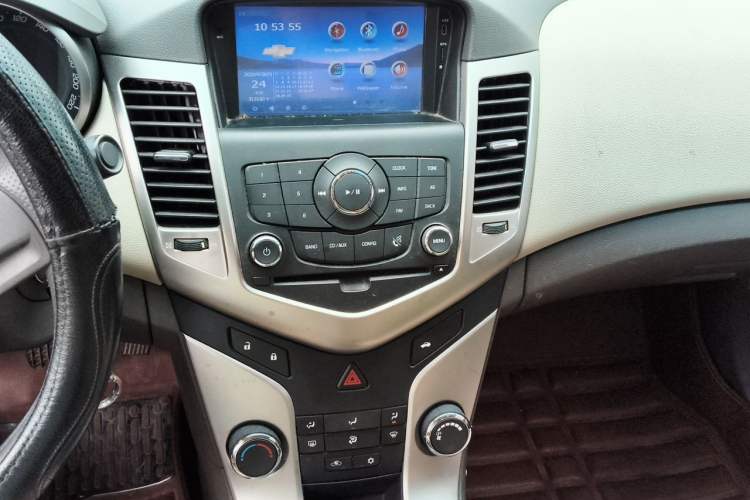 Used Chevrolet Cruze 2015 1.5L Classic SL MT Audio And AC Panel