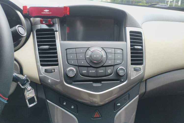 Used Chevrolet Cruze 2015 1.5L Classic SE MT Audio And AC Panel