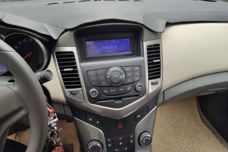 Used Chevrolet Cruze 2015 1.5L Classic SE MT Audio And AC Panel