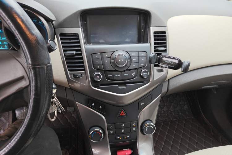 Used Chevrolet Cruze 2015 1.5L Classic SE MT Audio And AC Panel