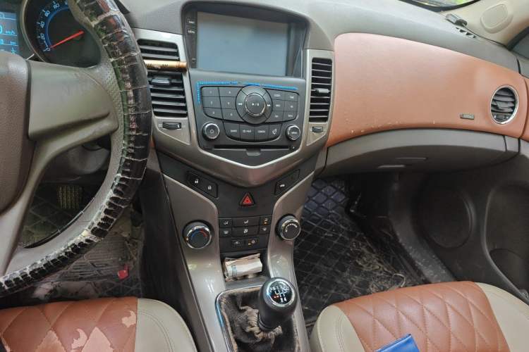 Used Chevrolet Cruze 2015 1.5L Classic SE MT Audio And AC Panel