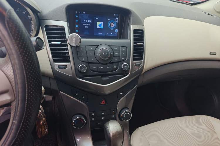 Used Chevrolet Cruze 2015 1.5L Classic SE AT Audio And AC Panel