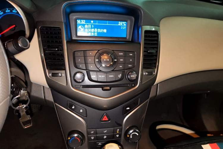 Used Chevrolet Cruze 2015 1.5L Classic SE AT Audio And AC Panel