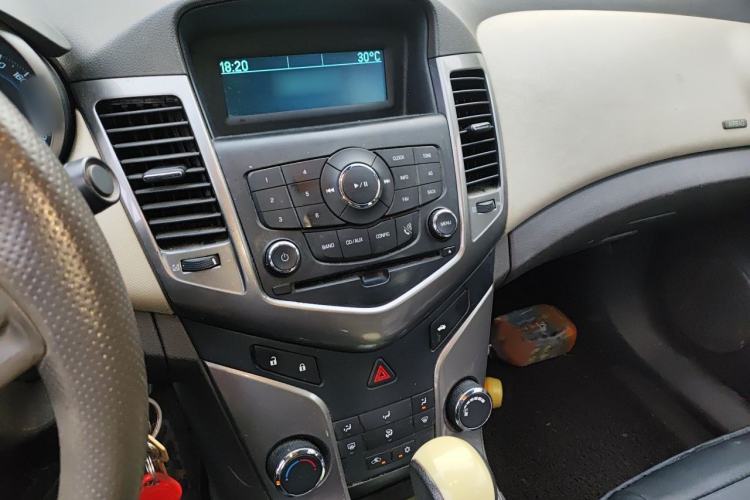 Used Chevrolet Cruze 2015 1.5L Classic SE AT Audio And AC Panel