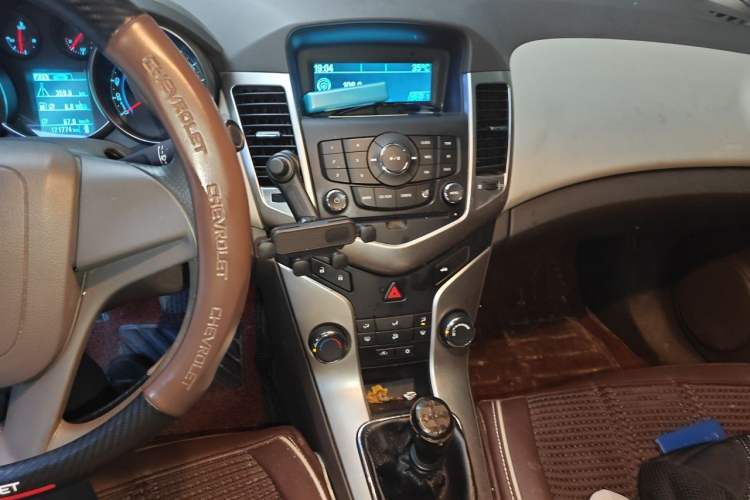 Used Chevrolet Cruze 2015 1.5L Classic SL MT Audio And AC Panel