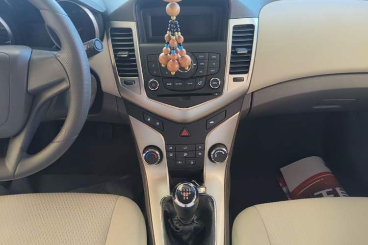 Used Chevrolet Cruze 2015 1.5L Classic SL MT Audio And AC Panel