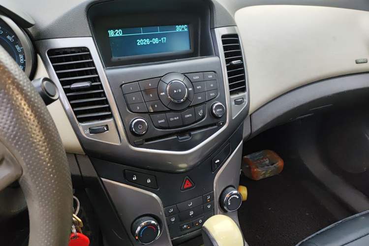 Used Chevrolet Cruze 2015 1.5L Classic SE AT Audio And AC Panel