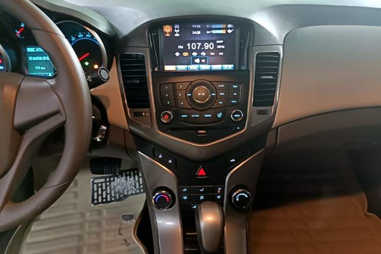 Used Chevrolet Cruze 2015 1.5L Classic SE AT Audio And AC Panel