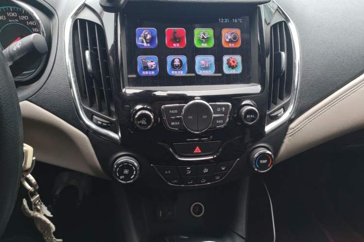 Used Chevrolet Cruze 2015 1.5L Automatic Luxury Edition Audio And AC Panel