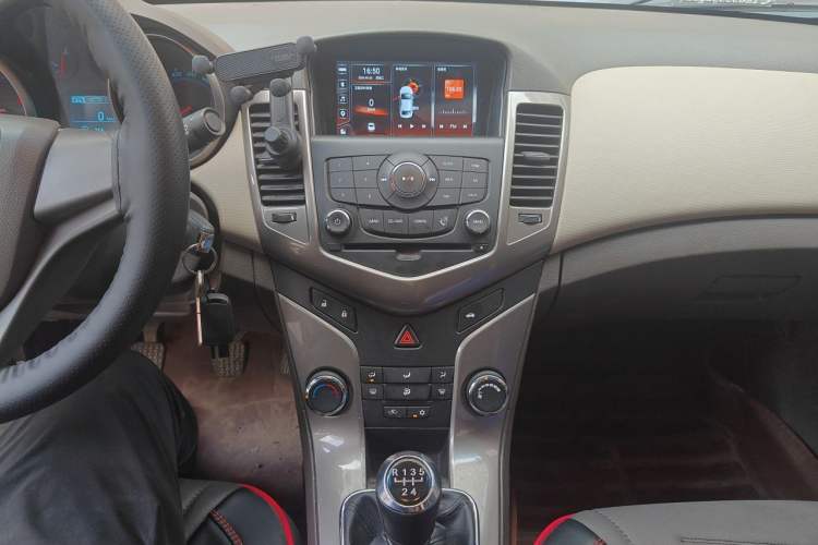 Used Chevrolet Cruze 2015 1.5L Classic SE MT Audio And AC Panel