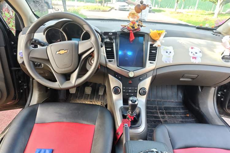 Used Chevrolet Cruze 2015 1.5L Classic SL MT Center Console