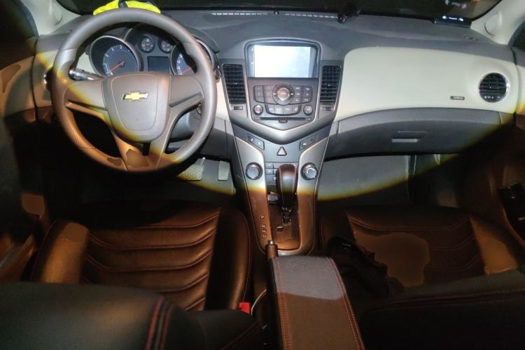 Used Chevrolet Cruze 2015 1.5L Classic SE AT Center Console