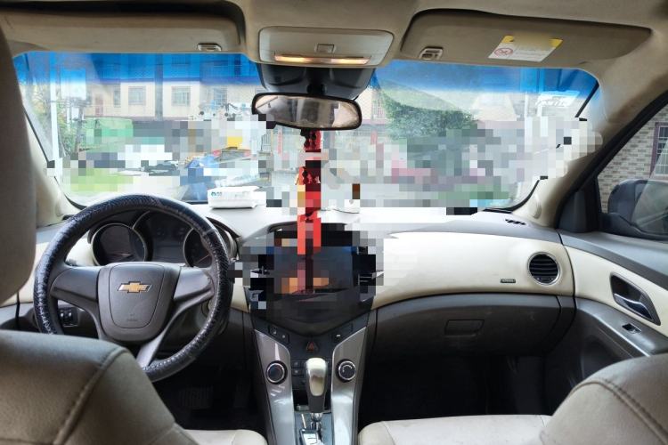 Used Chevrolet Cruze 2015 1.5L Classic SE AT Center Console
