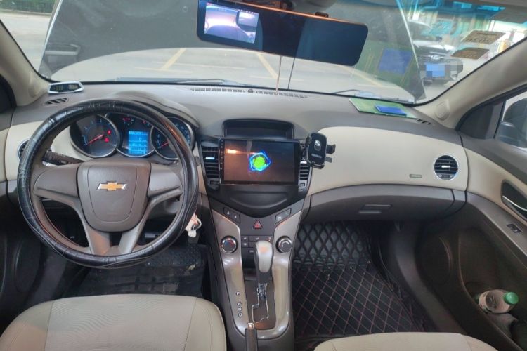 Used Chevrolet Cruze 2015 1.5L Classic SE AT Center Console