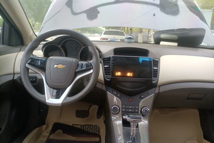 Used Chevrolet Cruze 2015 1.5L Classic SE AT Center Console