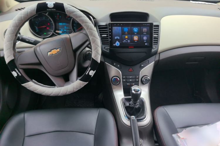 Used Chevrolet Cruze 2015 1.5L Classic SL MT Center Console