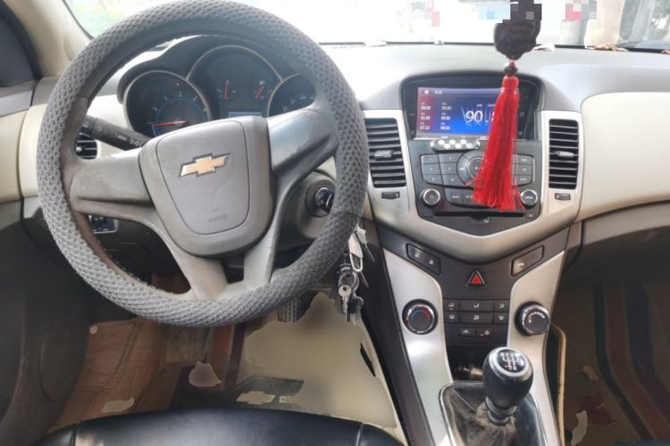 Used Chevrolet Cruze 2015 1.5L Classic SL MT Center Console