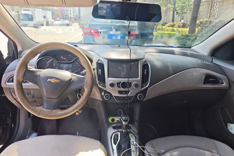 Used Chevrolet Cruze 2015 1.5L Automatic Fashion Navigation Edition Center Console