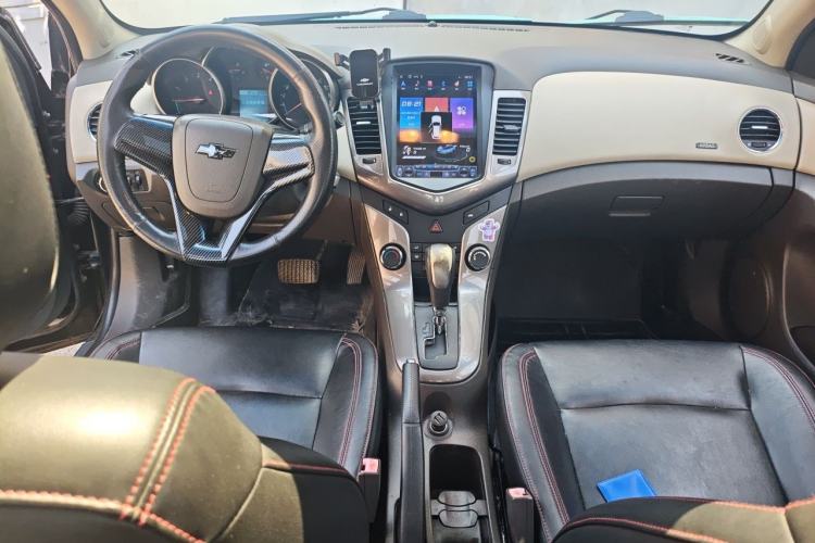 Used Chevrolet Cruze 2015 1.5L Classic SE AT Center Console