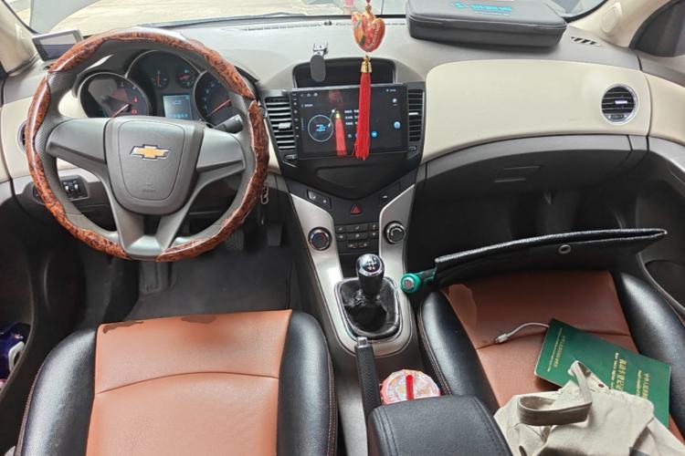 Used Chevrolet Cruze 2015 1.5L Classic SL MT Center Console