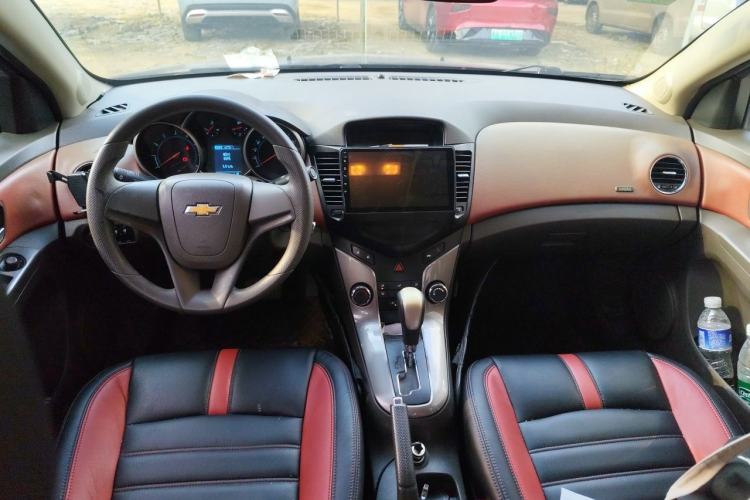 Used Chevrolet Cruze 2015 1.5L Classic SE AT Center Console