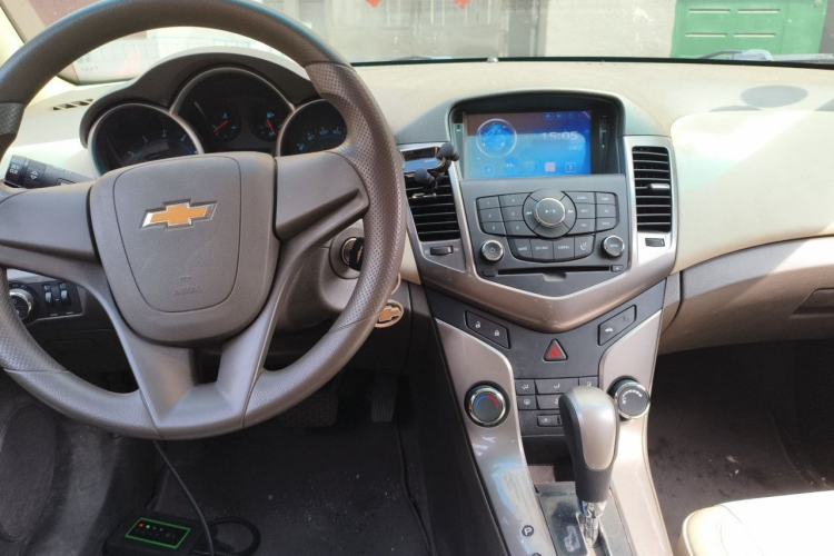 Used Chevrolet Cruze 2015 1.5L Classic SE AT Center Console