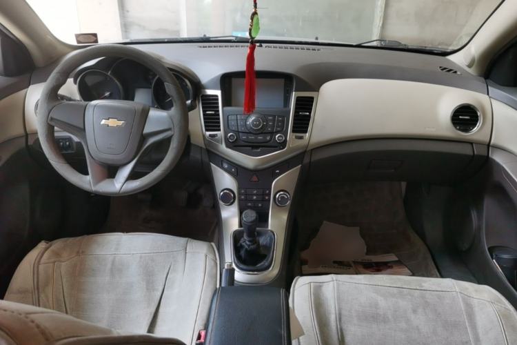 Used Chevrolet Cruze 2015 1.5L Classic SL MT Center Console