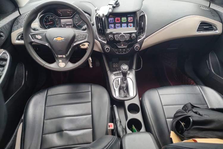 Used Chevrolet Cruze 2015 1.5L Automatic Luxury Edition Center Console