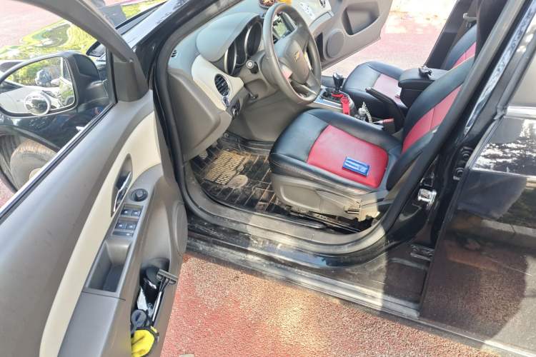 Used Chevrolet Cruze 2015 1.5L Classic SL MT Driver Seat