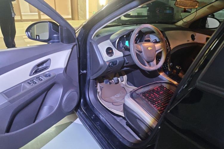Used Chevrolet Cruze 2015 1.5L Classic SE MT Driver Seat