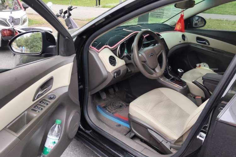 Used Chevrolet Cruze 2015 1.5L Classic SE MT Driver Seat