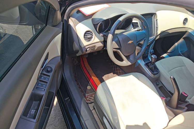 Used Chevrolet Cruze 2015 1.5L Classic SL MT Driver Seat