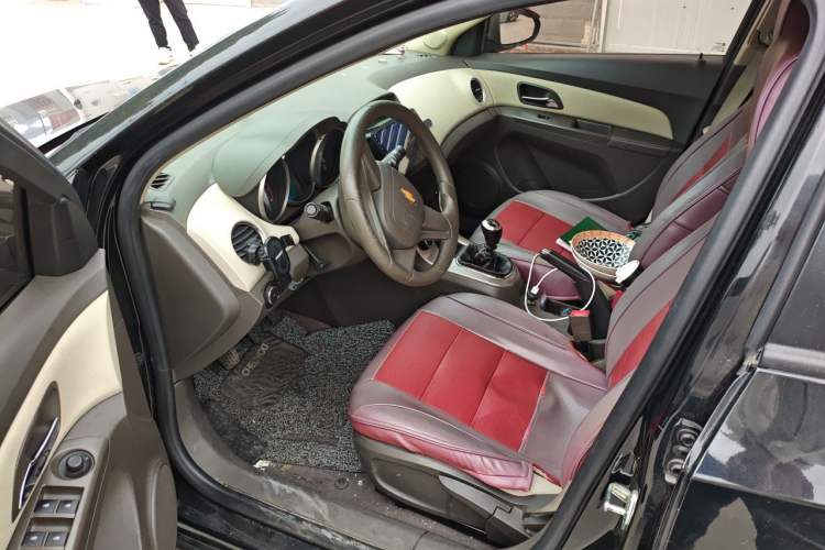Used Chevrolet Cruze 2015 1.5L Classic SL MT Driver Seat