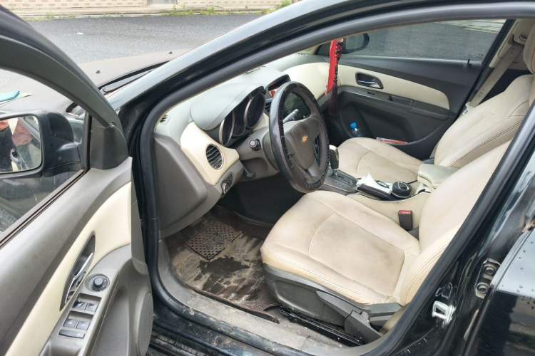 Used Chevrolet Cruze 2015 1.5L Classic SE AT Driver Seat
