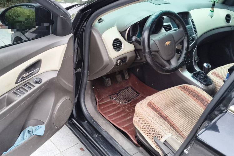 Used Chevrolet Cruze 2015 1.5L Classic SL MT Driver Seat