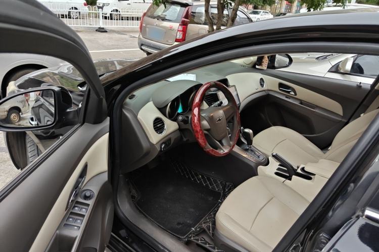 Used Chevrolet Cruze 2015 1.5L Classic SE AT Driver Seat