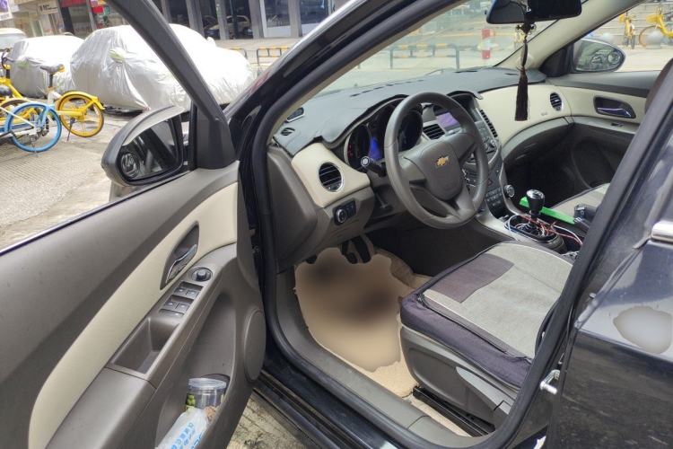 Used Chevrolet Cruze 2015 1.5L Classic SE MT Driver Seat