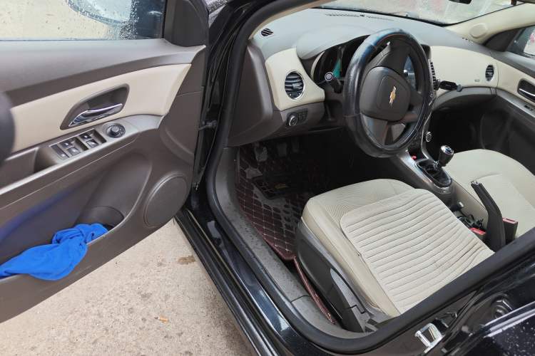 Used Chevrolet Cruze 2015 1.5L Classic SE MT Driver Seat