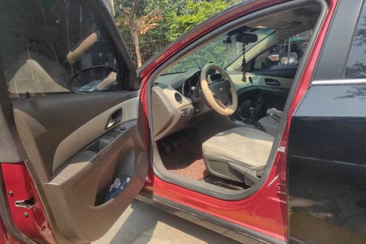Used Chevrolet Cruze 2015 1.5L Classic SE MT Driver Seat