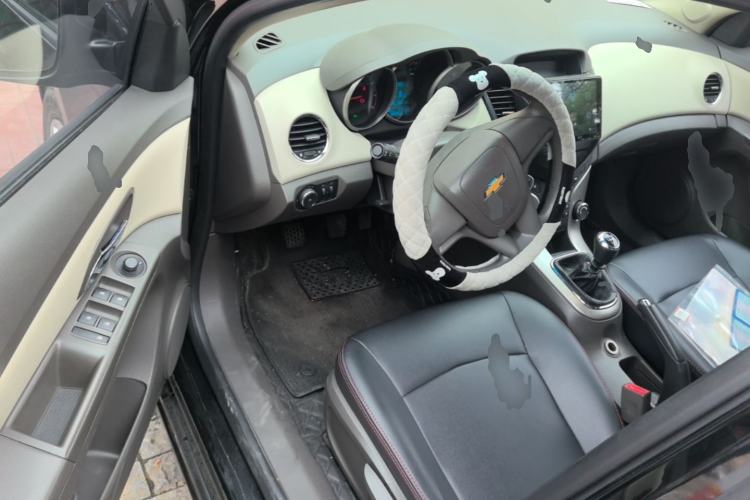 Used Chevrolet Cruze 2015 1.5L Classic SL MT Driver Seat