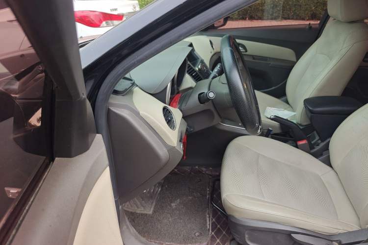 Used Chevrolet Cruze 2015 1.5L Classic SE AT Driver Seat