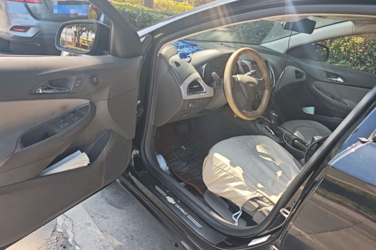 Used Chevrolet Cruze 2015 1.5L Automatic Fashion Navigation Edition Driver Seat
