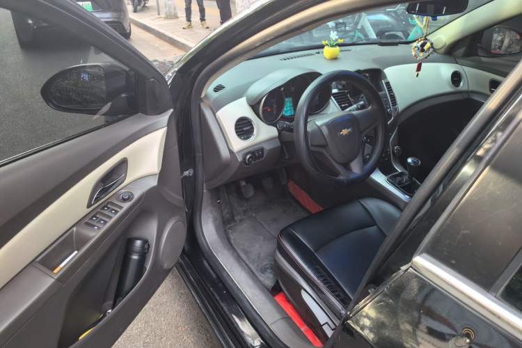 Used Chevrolet Cruze 2015 1.5L Classic SL MT Driver Seat