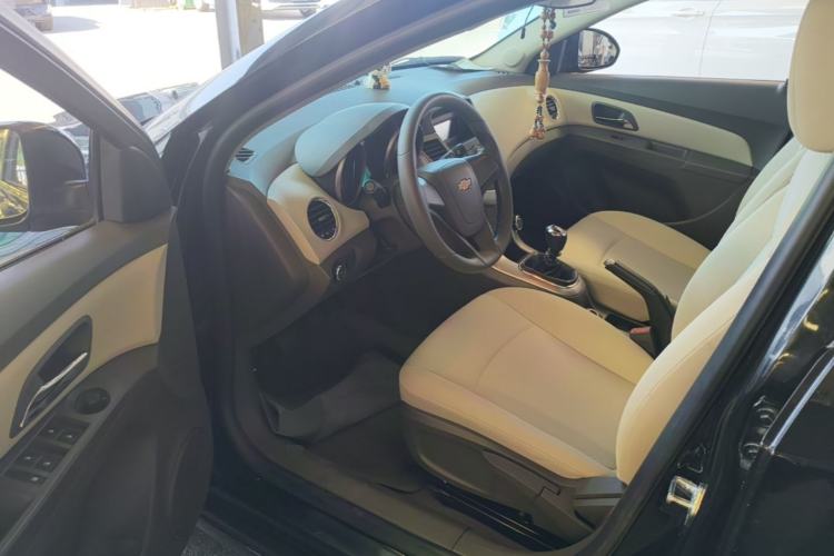Used Chevrolet Cruze 2015 1.5L Classic SL MT Driver Seat