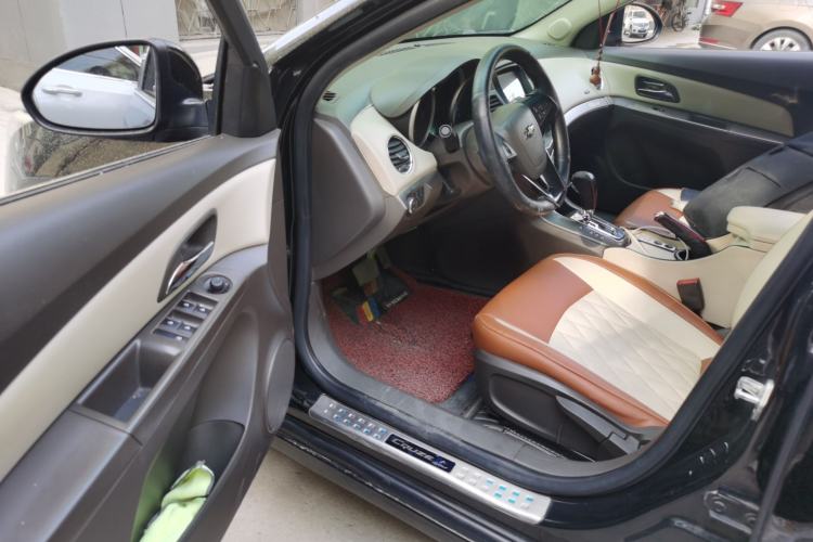 Used Chevrolet Cruze 2015 1.5L Classic SE AT Driver Seat