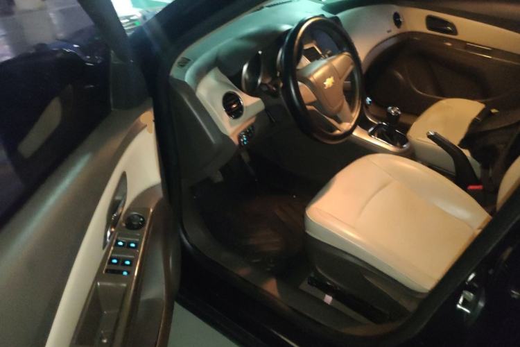 Used Chevrolet Cruze 2015 1.5L Classic SE MT Driver Seat
