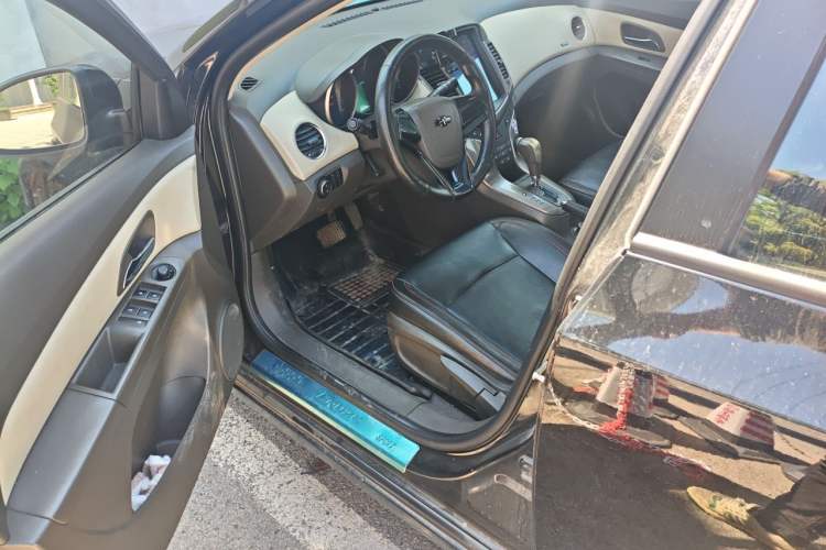 Used Chevrolet Cruze 2015 1.5L Classic SE AT Driver Seat